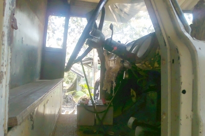 สิบล้อเพลาเดียว ฮีโน่ เครื่อง 185 แรง บรรทุกแบคโฮขนาด 200 ได้