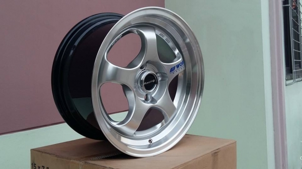 ขายล้อแม็กใหม่ w work s1 15" สนใจติดต่อเล็กคลองสามครับ 081-3747940
