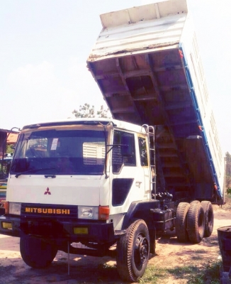 **820,000 บ.ต่อรอง/// 10ล้อ FUSO-TD 195 **ขาย MITSUBISHI FUSO-195 หลงทีดี 10ล้อ2เพลาดั้ม FUSO FN527M-TD32xx 6D16-195HP เครื่องเดิม เกียร์เดิม 10สปีด เครื่องดี แน่นดี แรง เกียร์ดี เข้าง่าย ไม่หลุดครับ ช่วงล่างใหญ่ เบรคใหญ่เพลาบุ๋มแล้ว ช่วงล่างดี แน่น คัสซี