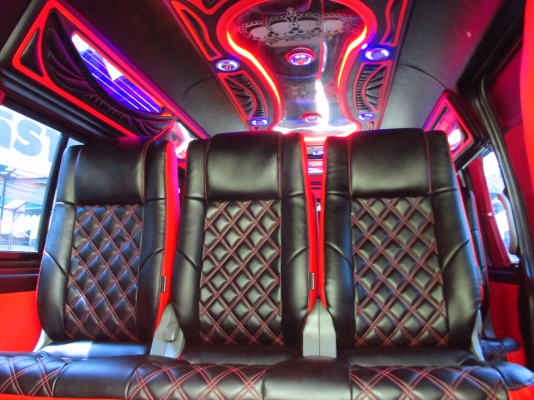 รถตู้มือสองCNG 07 เครื่อง 2700 แต่งเต็มแส สี เสียงครบ