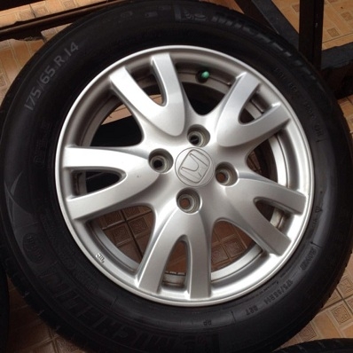 ล้อบริโอ้ 14 นิ้ว 4รู100 แถมยางมิชลิน 175-65-14 ให้ด้วย ตจว ส่งได้ครับ