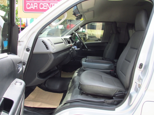 TOYOTA COMMUTER 2.5 เครื่องดีเซล รถสวย เจ้าของดูแลดี