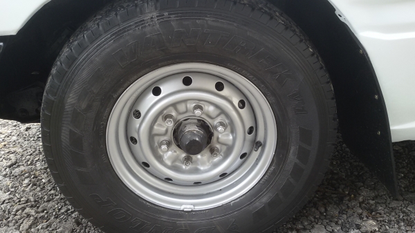 อีซูซุ มือเดียวป้ายแดง เครื่อง90HP2500CC ปี41 เครื่องดี แชสซีสวย แอร์เย็น  พ เพาเวอร์ กระจกไฟฟ้า   ขอเปิดราคาที่127000 ชอบเท่าไหร่ว่ามาคะ