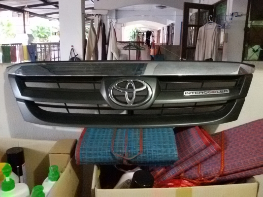 กระจังหน้า FORTURNER ใส่ VIGO ได้ สวย ๆ ไม่แตกไม่ร้าว ขายึดครบ ๆ