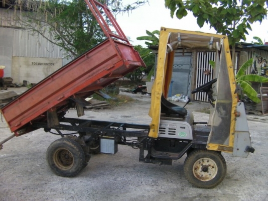 รถบรรทุกเล็ก เหมาะสำหรับขนย้ายของตามความต้องการใช้ในรีสอร์ทหรือไร่สวนใช้ได้ทั้งกลางวันและกลางคืน ระบบไฟเหมือนรถยนต์ สามารถ ดั๊มได้85,000บาท(มีวิดีโอใช้งาน)