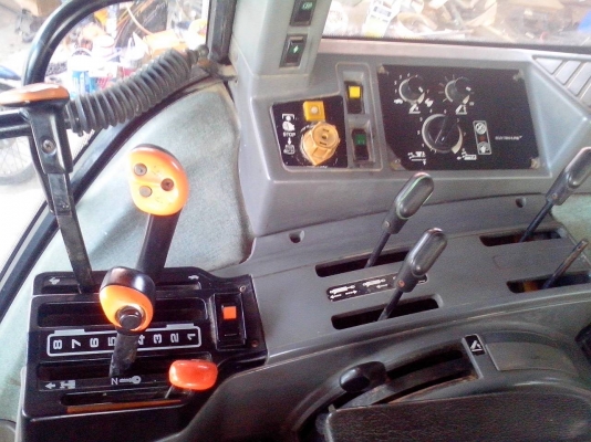 ขายFORD  NEWHOLLAND  7840  4WD