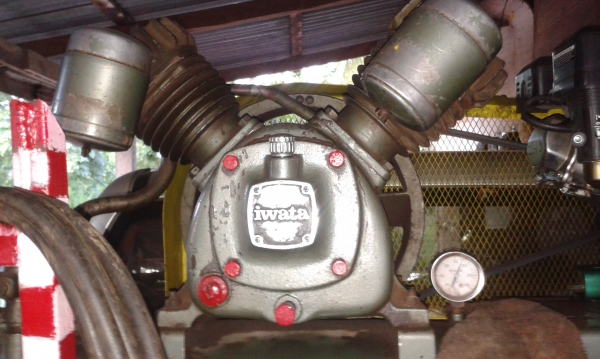 ต้องการขาย ปั้มลมiwata