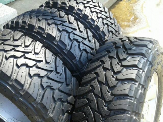 ขายยาง toyo mud Japan 265/75/16 สวยๆ