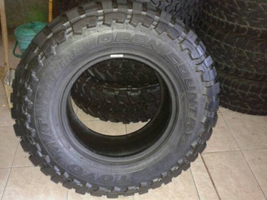 ขายยาง toyo mud Japan 265/75/16 สวยๆ