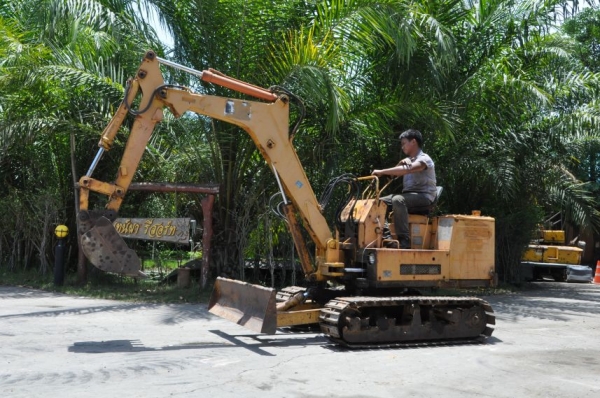 ลดกระหน่ำ!!ขายแบคโฮ YANMAR YB201UZ สวยเดิมจากญี่ปุ่น ทำงานสมบูรณ์ทุกระบบ รับรองไม่ผิดหวัง 165,000 เท่านั้น!!