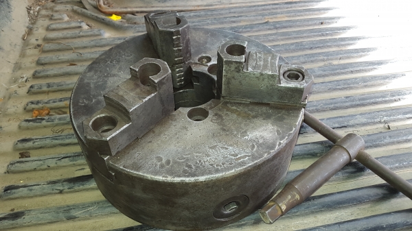 3 จับ แท่นกลึง ขนาด 9 นิ้ว ของญี่ปุ่น ฟันกลับได้ สภาพสวย ๆ 5,500