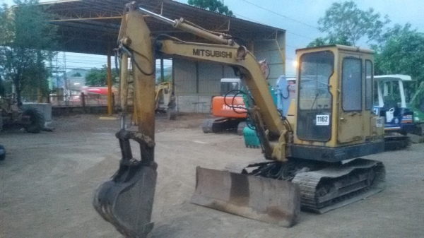 ขายรถขุด MITSUBISHI MS 040รุ่น3(ตัวเดินไฮดราสระบบผานดัน)-(FROM.JAPAN)เก่านอกแท้ญี่ปุ่นไม่เคยใช้งานในไทยครับ