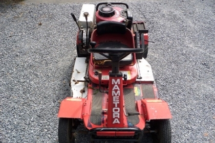 ขาย รถตัดหญ้าแบบนั่งขับ MAMETORA นำเข้าจากญี่ปุ่น สภาพพร้อมใช้งาน เครื่อง 14 แรง ราคา 42,000 ขาย รถตัดหญ้าแบบนั่งขับ MAMETORA นำเข้าจากญี่ปุ่น สภาพพร้อมใช้งาน เครื่อง 14 แรง ราคา 42,000