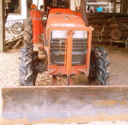 KUBOTA L3408 - 2 เพลา อุปกรณ์ครบ มีใบดันหน้า ผานพรวนดิน 6 สภาพดีพร้อมใช้งานได้เลยครับ เครื่องแรงดีไม่มีเยิ้ม ระบบเกียร์เข้าง่ายไม่มีหลุด ระบบไฮดรอลิกส์ไม่แตกเยิ้ม หางยกได้ดีปกติไม่มีปัญหา ช่วงล่างแน่น ยางสภาพดีหน้าหลังประมาณ 60\% เอกสารทะเบียนครบพร้อม ราคา
