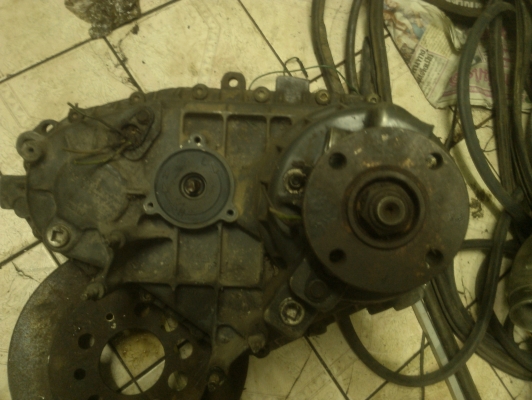 เกียร์สโลว์  เพลาหน้าออกซ้าย โทร 0955308436