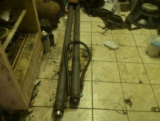 เสาโฟล์คลิฟท์ TCM  1 คู่ สภาพสวย แกนไม่เป็นรอย