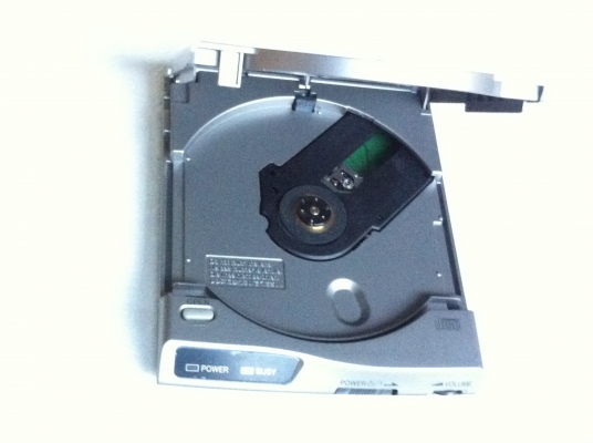 เครื่องเล่นแผ่น PANASONIC จะใช้เชื่อมต่อกับคอมหรือทำเล่นเพลงต่างหากได้