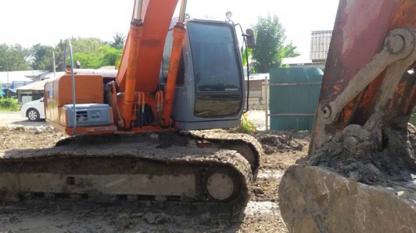 แม็กโครมือสองยีห้อ Hitachi EX200-5 ไฟฟ้าครบ,เอกสารเล่ม,ช่วงล่างเก็บใหม่หมด