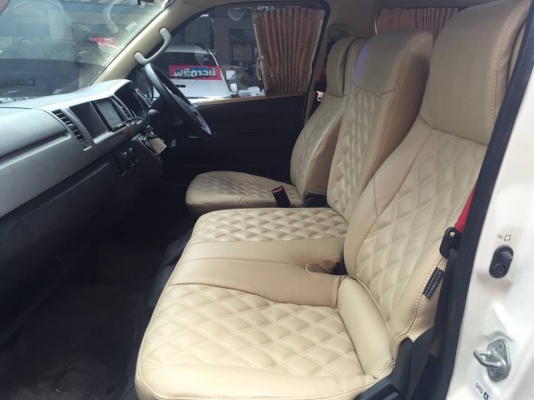 รถตู้TOYOTA COMMUTER เบนซิน CNG เกียร์ออโต้ ปี2012 ราคา  855,00 บาท แต่งวีไอพีเต็มๆ แอร์ไมโครบัส สนใจโทร 0922726669 คุณตันหยงค่ะ