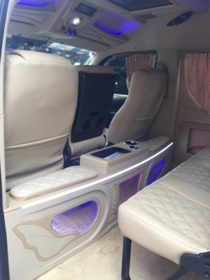 รถตู้TOYOTA COMMUTER เบนซิน CNG เกียร์ออโต้ ปี2012 ราคา  855,00 บาท แต่งวีไอพีเต็มๆ แอร์ไมโครบัส สนใจโทร 0922726669 คุณตันหยงค่ะ