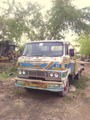 ขอขายรถเทเลอร์6ล้อฮีโน100 เครื่องอีคิว100 สภาพพร้อมทำงานคับ