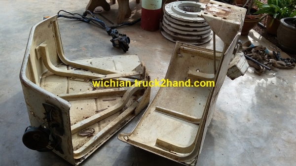 ขายแล้วขอบคุณพี่ขวัญใจ มากครับ บังโคลนหลังรถไถฟอร์ด เก่านอกแบบมีเหล็กดามในสภาพสวยมากไม่มีผุ คู่ละ7,000