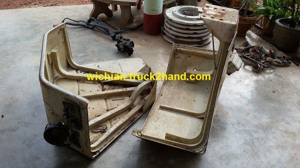 ขายแล้วขอบคุณพี่ขวัญใจ มากครับ บังโคลนหลังรถไถฟอร์ด เก่านอกแบบมีเหล็กดามในสภาพสวยมากไม่มีผุ คู่ละ7,000