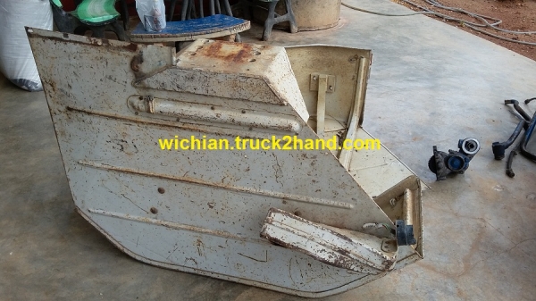 ขายแล้วขอบคุณพี่ขวัญใจ มากครับ บังโคลนหลังรถไถฟอร์ด เก่านอกแบบมีเหล็กดามในสภาพสวยมากไม่มีผุ คู่ละ7,000