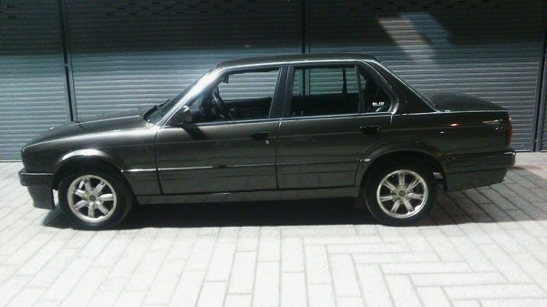 E30 ถูกสุดๆสามโลก สีเนียนๆ ทบ เต็มพร้อมโอน