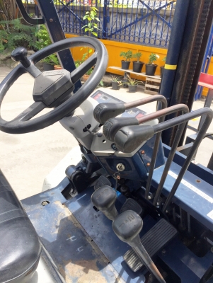 -:-*&bull;*ข า ย ร ถ ย ก นำ เ ข้ า*&bull;*-:-KOMATSU FG25-11 เสา4เมตร งาเท เครื่องเบนซิล สนใจติดต่อ 083-062-0223(ปอนด์)