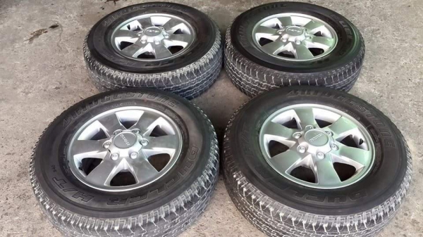 ล้อ Dmax ขอบ 16 ยาง Brigestone 840 ปี12 สวยๆ ล้อ Dmax ขอบ 16 ยาง Brigestone 840 ปี12 สวยๆ