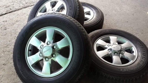 ล้อ Dmax ขอบ 16 ยาง Brigestone 840 ปี12 สวยๆ ล้อ Dmax ขอบ 16 ยาง Brigestone 840 ปี12 สวยๆ