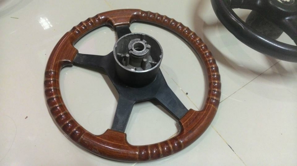 พวงมาลัยวงไม้13" raid พร้อมคอโลหะ วง 12" IIRA