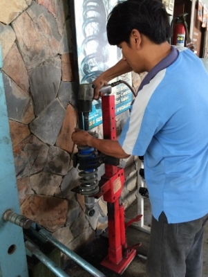 รับแก้ปัญหาช่วงล่าง รถกระบะ Navara by Shock Profender