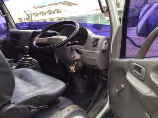 HINO  DUTRO  LORO 2  121 แรง  ปี 06  ช่างล่าง F  หน้าหลัง กะบะสแตนเลส ยาว 4.50 เมตร