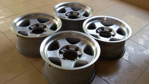 ขายล้อนอก boss 15 สวยๆครับ ขายล้อนอก boss 15 สวยๆครับ