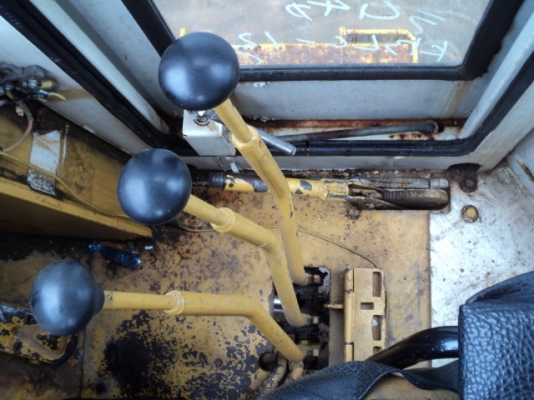 515 -1 # 10171 9199ชั่วโมง รถปี1977 23370กิโลเมตร  บุ้งกี้ 1.4 คิว เก่าญี่ปุ่น