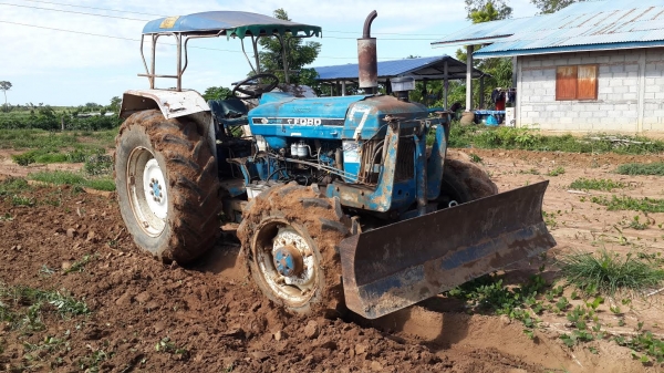 ขายรถไถ 6610 4WD คานหน้า ZF สองเพลา เสื้อลาย  เครื่องรุ่นใหม่ NW แน่นมาก สภาพดีพร้อมใช้ เอาไปใช้งานได้เลย ไม่ต้องซ่อมอะไรเลยครับ เอกสารสัญญาซื้อขาย