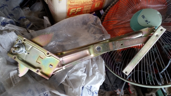 ขายเฟื่องกระจกประตู มิตซู l200 ของใหม่ครับ ข้างละ400 บาทครับ ขายเฟื่องกระจกประตู มิตซู l200 ของใหม่ครับ ข้างละ400 บาทครับ