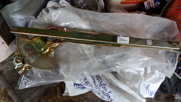 ขายเฟื่องกระจกประตู มิตซู l200 ของใหม่ครับ ข้างละ400  บาทครับ