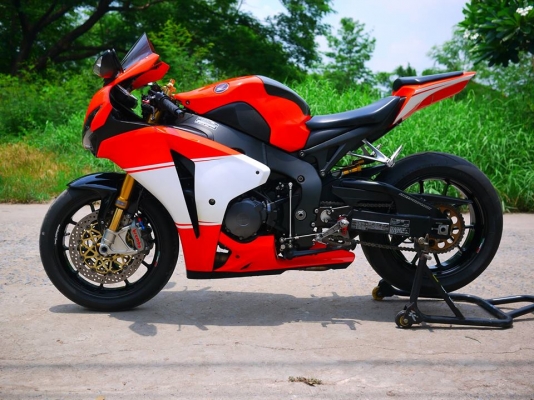 ขาย Cbr1000 ปี 2010 สเปคเมกา ทะเบียนแท้จูงมือโอนขนส่ง พร้อมของแต่งหลายแสน