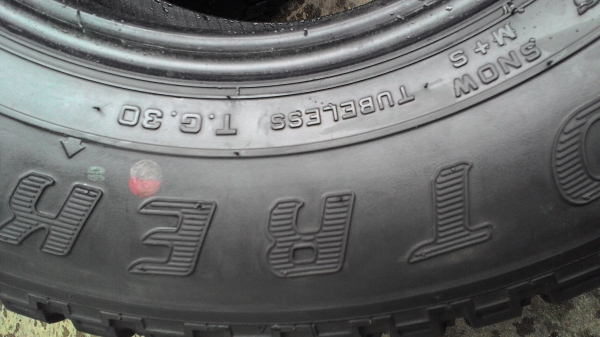 235/70R15 DUNLOP GRANDTREK ยางตระกูล 4WD. มี 3 เส้น tel.081-427-3941 235/70R15 DUNLOP GRANDTREK ยางตระกูล 4WD. มี 3 เส้น tel.081-427-3941