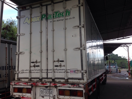 ขายรถบรรทุก 6 ล้อ ISUZU FTR 240  (หน้าตึก )พร้อมตู้บรรทุก ปี 2552