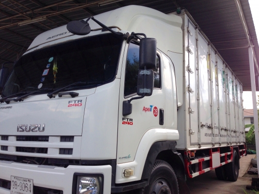 ขายรถบรรทุก 6 ล้อ ISUZU FTR 240  (หน้าตึก )พร้อมตู้บรรทุก ปี 2552