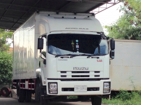 ขายรถบรรทุก 6 ล้อ ISUZU FTR 240  (หน้าตึก )พร้อมตู้บรรทุก ปี 2552