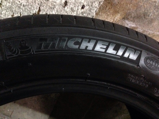 ขาย ยาง 225-50-17 ปลายปี13 เนียนๆ อัพเดท 16มิย.58 ขาย ยาง 225-50-17 ปลายปี13 เนียนๆ อัพเดท 16มิย.58