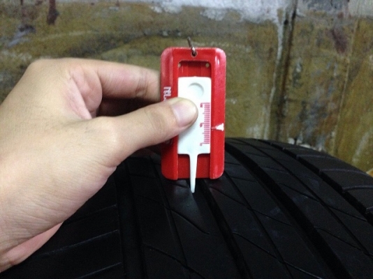 ขาย ยาง 225-50-17 ปลายปี13 เนียนๆ อัพเดท 16มิย.58 ขาย ยาง 225-50-17 ปลายปี13 เนียนๆ อัพเดท 16มิย.58