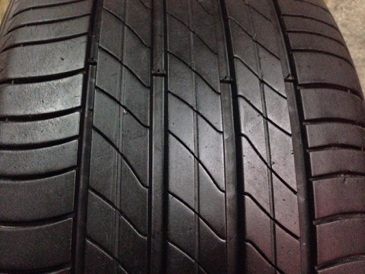 ขาย ยาง 225-50-17 ปลายปี13 เนียนๆ อัพเดท 16มิย.58 ขาย ยาง 225-50-17 ปลายปี13 เนียนๆ อัพเดท 16มิย.58