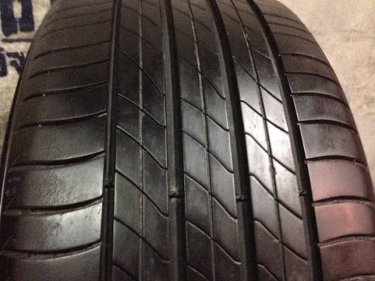 ขาย ยาง 225-50-17 ปลายปี13 เนียนๆ อัพเดท 16มิย.58 ขาย ยาง 225-50-17 ปลายปี13 เนียนๆ อัพเดท 16มิย.58