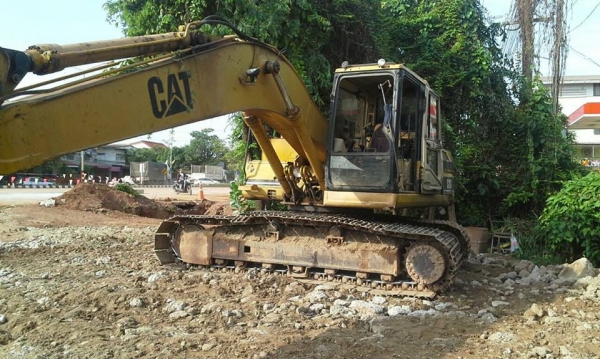 **800,000 บ.ต่อรอง/// แบคโฮ CAT 320 V.2 **ขาย CAT 320 V.2 แบคโฮ ราคาเบาๆ Hyd. Excavator Caterpillar 320 v.2 ไฟฟ้าตัด หน้าจอมี เครื่องเดิม ปั้มเดิม เครื่องดี ปั้มดี ทำงานดี ครับ บูมอาร์มดี สวย บุ้งกี๋ดี หนา ฟันตักดี ยังเยอะครับ เอวดี แน่นดี ครับ ช่วงล่าง70 **800,000 บ.ต่อรอง/// แบคโฮ CAT 320 V.2 **ขาย CAT 320 V.2 แบคโฮ ราคาเบาๆ Hyd. Excavator Caterpillar 320 v.2 ไฟฟ้าตัด หน้าจอมี เครื่องเดิม ปั้มเดิม เครื่องดี ปั้มดี ทำงานดี ครับ บูมอาร์มดี สวย บุ้งกี๋ดี หนา ฟันตักดี ยังเยอะครับ เอวดี แน่นดี ครับ ช่วงล่าง70